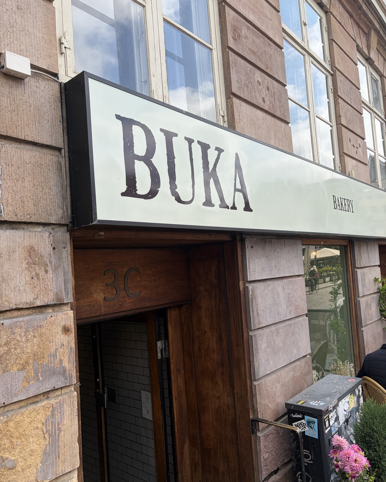 Billeder fra anmeldelser af BUKA (3 af 3)